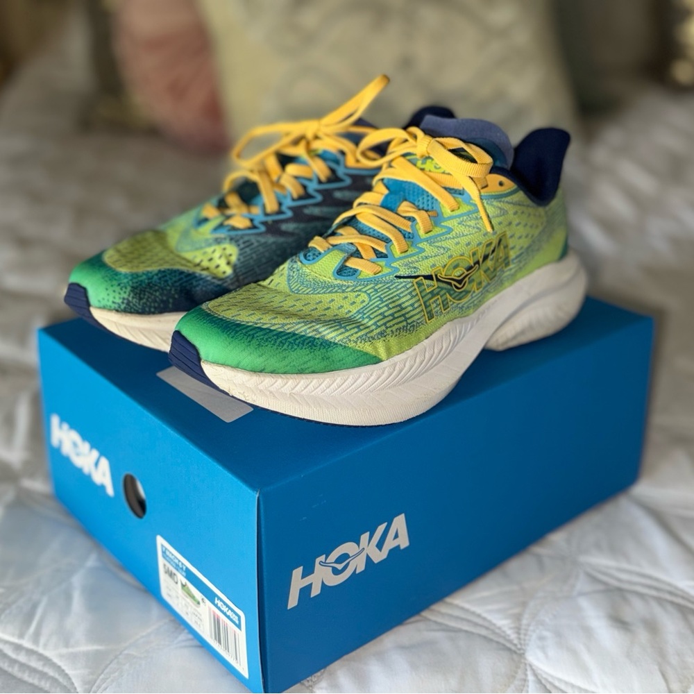 Kids HOKA Mach 6 size 5